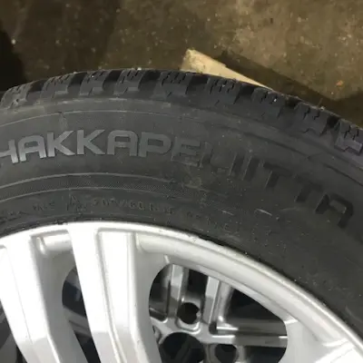 Nokian Hakapelliitta 8 205/60 R16 с литым диском  б/у (комплектом)