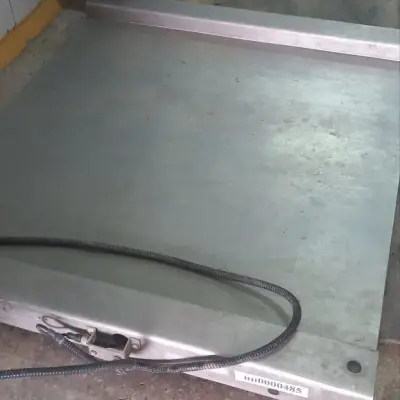 Весы платформенные напольные ВПН-05 на 500 кг., размер платформы 1200х1200х45 мм., 2012 г.в.  (4 шт.)