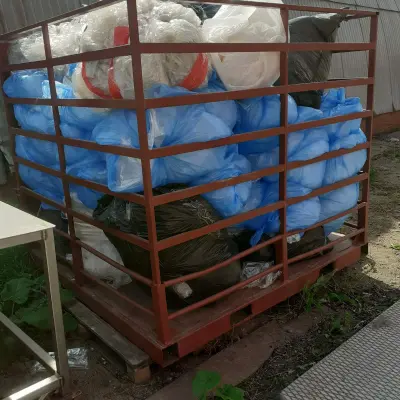 Отходы вторсырья - макулатура и пленка полиэтилена, полипропилена, канистры