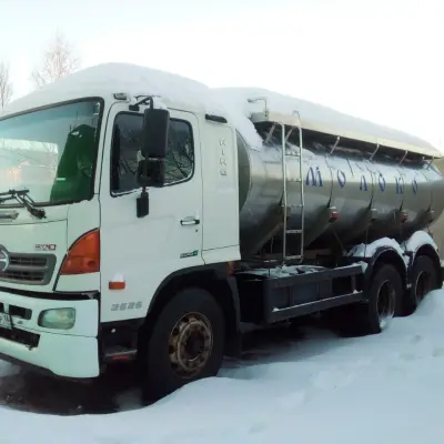 Автоцистерна модель 560334 на шасси HINO FM8JLTD-TGR гос.№ У317СР/18, 2014 г.в.