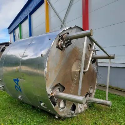 Резервуары универсальные б/у Я-1 ОСВ-10 - 2 шт