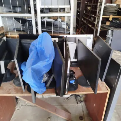 Оргтехника, утратившая потребительские свойства (мониторы)