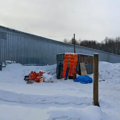 «Перевалочная площадка комбикормов», расположенная в зоне Б и «Перевалочная площадка комбикормов», расположенная в зоне В  на территории ООО «Удмуртская птицефабрика»  (на земельном участке с кадастровым номером 18:05:020006:156), расположенный по адресу: