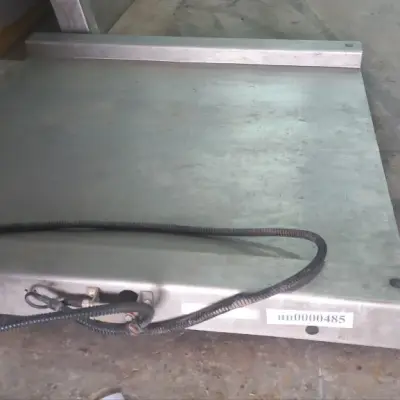 Весы платформенные напольные ВПН-05 на 500 кг., размер платформы 1200х1200х45 мм., 2012 г.в.  (4 шт.)