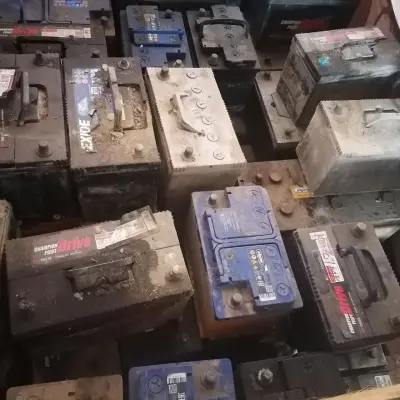 Отработанные аккумуляторы (с не слитым электролитом)