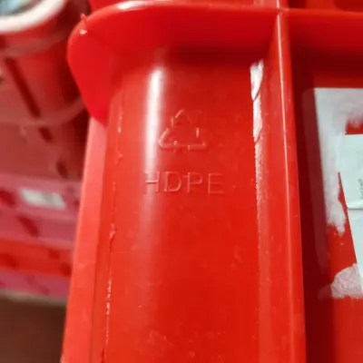 Пластиковые ящики HDPE, с повреждениями