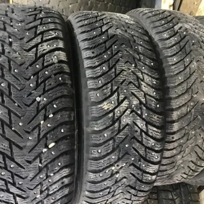 Nokian Hakapelliitta 8 205/60 R16 с литым диском  б/у (комплектом)