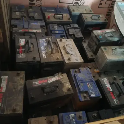 Отработанные аккумуляторы (с не слитым электролитом)