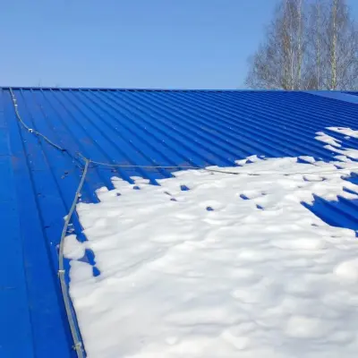 Монтаж кровельных снегозадержателей и ремонт молниеприемной сетки на кровле на объекте «Реконструкция объекта капитального строительства «Инкубаторий»