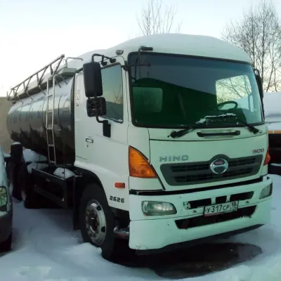 Автоцистерна модель 560334 на шасси HINO FM8JLTD-TGR гос.№ У317СР/18, 2014 г.в.