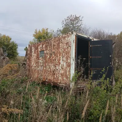 Железная будка б/у