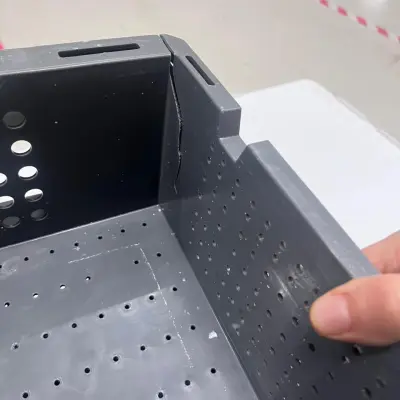 Пластиковые ящики б/у, с повреждениями