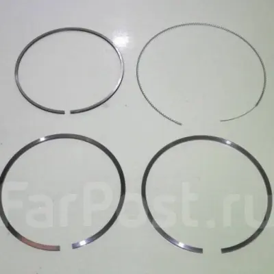 Комплект поршней и поршневых колец на Mitsubishi L200, 2.4 Дизель