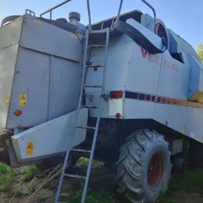 Зерноуборочный комбайн Вектор РСМ-101 1877УХ18, 2008 г.в.