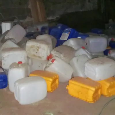 Канистры пластиковые, б/у