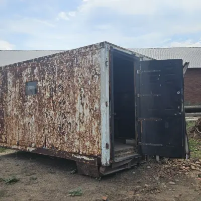 Железная будка б/у