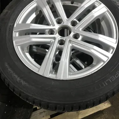 Nokian Hakapelliitta 8 205/60 R16 с литым диском  б/у (комплектом)