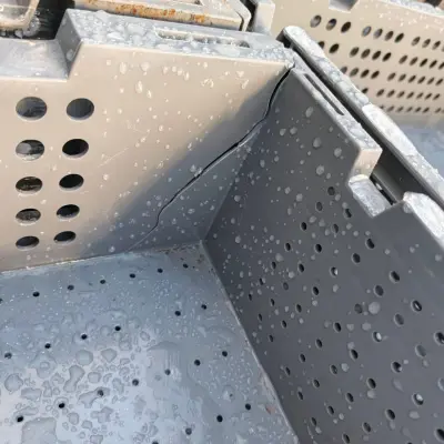 Пластиковые ящики б/у, с повреждениями