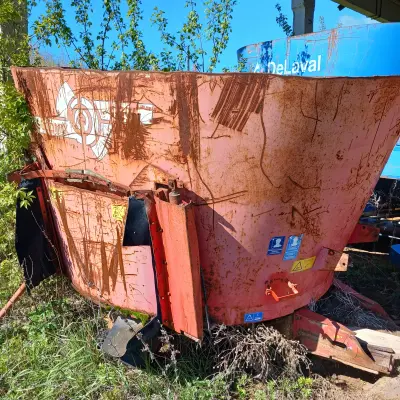 Миксеры кормораздатчики Solomix , 2007 г.в.