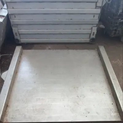 Весы платформенные напольные ВПН-05 на 500 кг., размер платформы 1200х1200х45 мм., 2012 г.в.  (4 шт.)