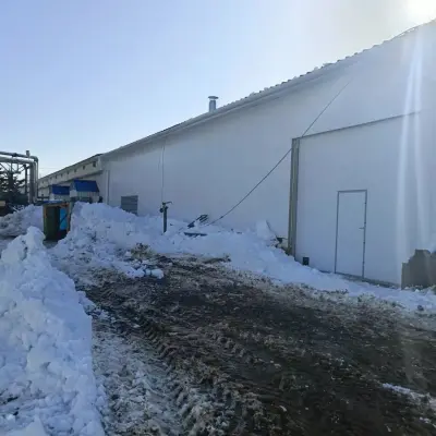 Монтаж кровельных снегозадержателей и ремонт молниеприемной сетки на кровле на объекте «Реконструкция объекта капитального строительства «Инкубаторий»