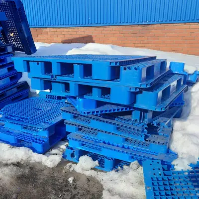 Пластмассовые поддоны (ломаные)