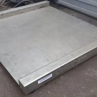 Весы платформенные напольные ВПН-05 на 500 кг., размер платформы 1200х1200х45 мм., 2012 г.в.  (4 шт.)