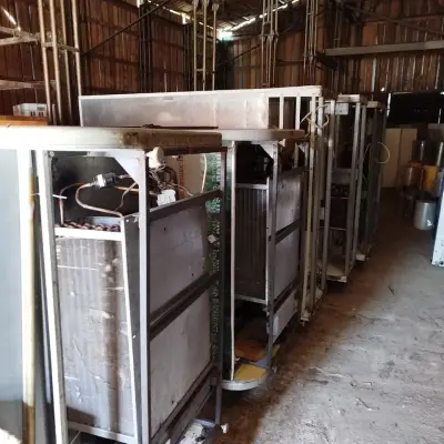 Холодильные витрины и  шкафы