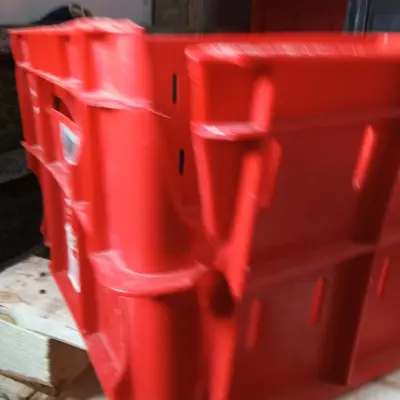 Пластиковые ящики HDPE, с повреждениями