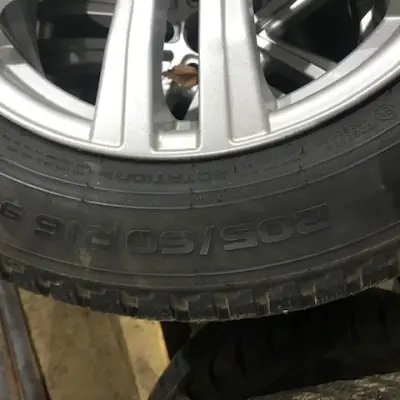 Nokian Hakapelliitta 8 205/60 R16 с литым диском  б/у (комплектом)