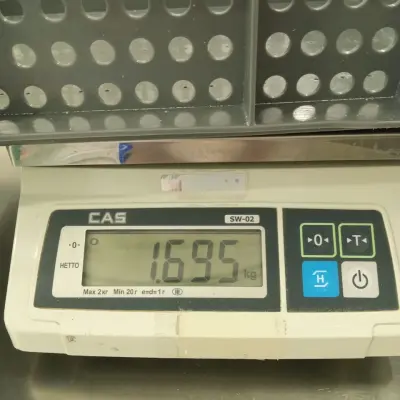 Пластиковые ящики б/у, с повреждениями