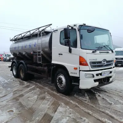 Автоцистерна 560334 на шасси HINO 500 г/н  Е864РР18, 2014 г.в.