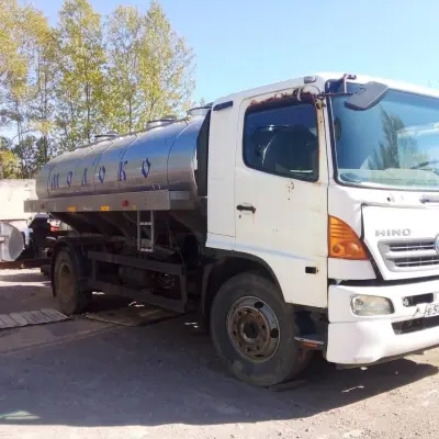 Автоцистерна 560337 на базе HINO 500GH8JJTA-QHR г/н Е577СР18, 2015 г.в.