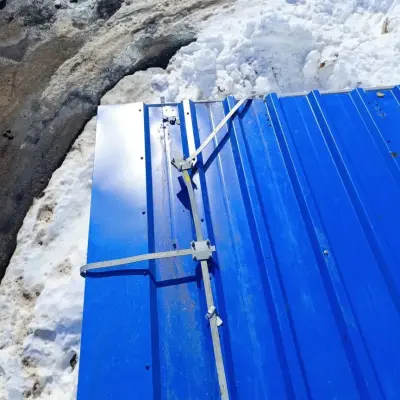 Монтаж кровельных снегозадержателей и ремонт молниеприемной сетки на кровле на объекте «Реконструкция объекта капитального строительства «Инкубаторий»