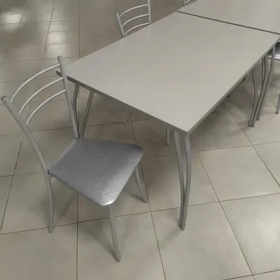 Обеденный стол со стульями